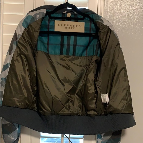 Authentic Burberry jacket - Picture 2 of 5
